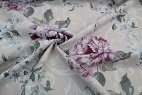 Tkanina dekoracyjna / zasłonowa /obrusowa - fioletowe piwonie i szare kwiatki na pudrowym beżu
